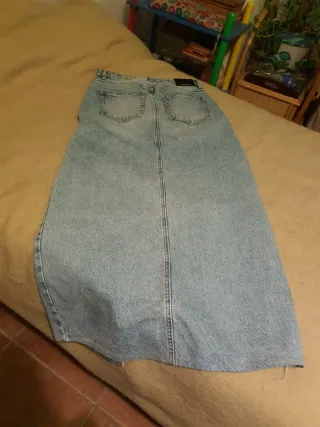 Falda vaquera larga con abertura