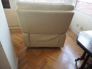 2 sillones de cuero beige reclinable