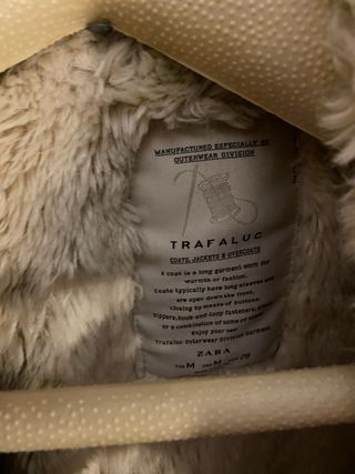 Abrigo negro con forro beige