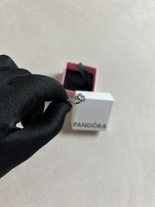 Anillo Pandora – Corazones Halo Brillante