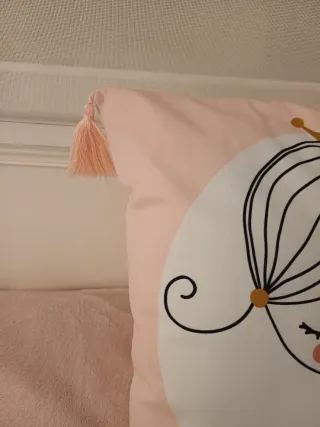 Cojín infantil Douceur d'intérieur con borlas