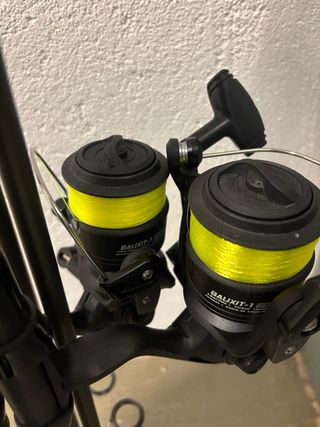 Cañas de pescar con carretes