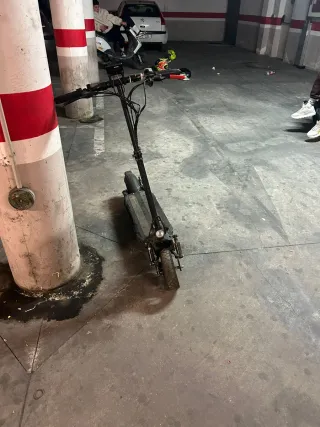 Patín eléctrico el manilla está roto