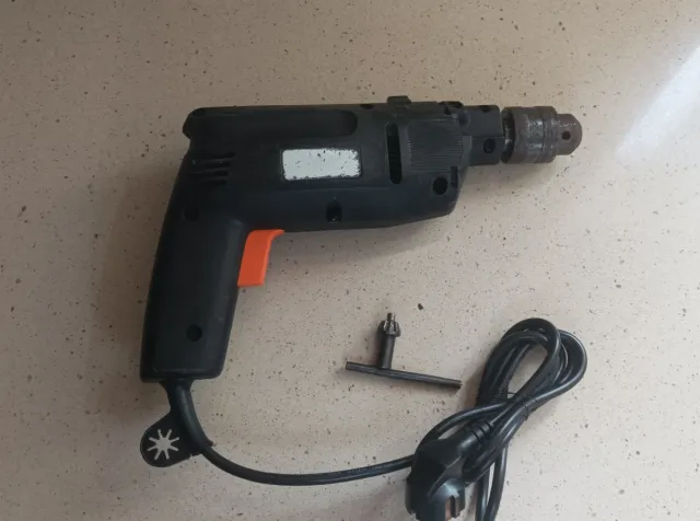 Taladro Black & Decker 550W + 18 Brocas Variadas