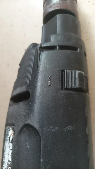 Taladro Black & Decker 550W + 18 Brocas Variadas