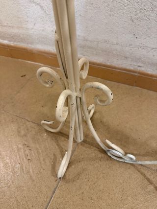 Pareja candelabros y centro de pie metal