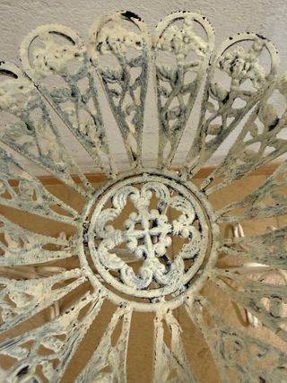 Pareja candelabros y centro de pie metal