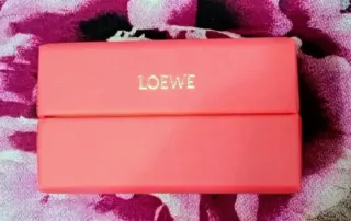 Cajita Loewe rosa y amarilla