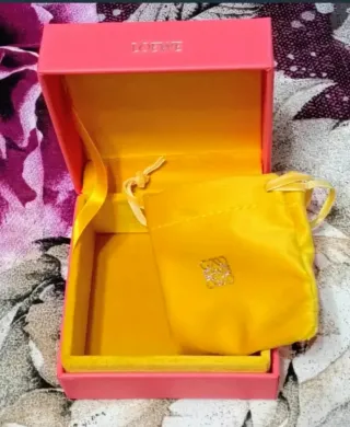 Cajita Loewe rosa y amarilla