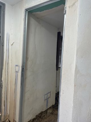 Puerta metálica con llave para garaje/trastero