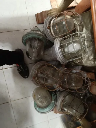 Lote 7 Lámparas Industriales Antiguas