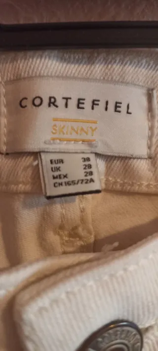 Vaqueros skinny Cortefiel blanco roto