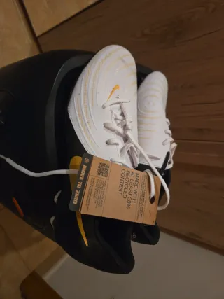 Botas de fútbol Nike talla 43 nuevas