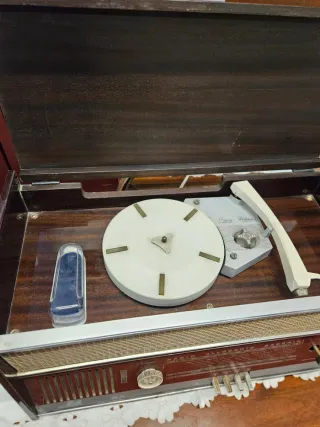 Radio Allocchio Bacchini con Giradischi Lesa Funz