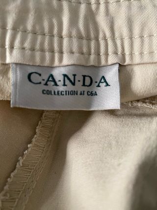Pantalón beige corte recto,