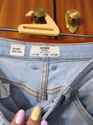 Pantalón vaquero skinny desgastado