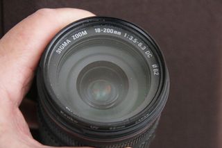 Objetivo Sigma 18-200mm f/3.5-6.3