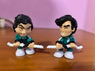 Lote 2 Figuras El Juego Del Calamar