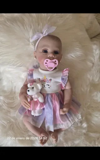 Bebé Reborn con chupete y osito