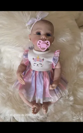 Bebé Reborn con chupete y osito