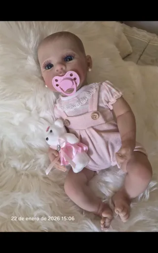 Bebé Reborn realista con chupete
