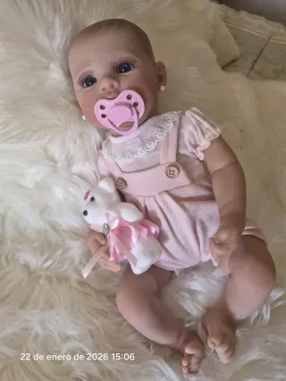 Bebé Reborn realista con chupete