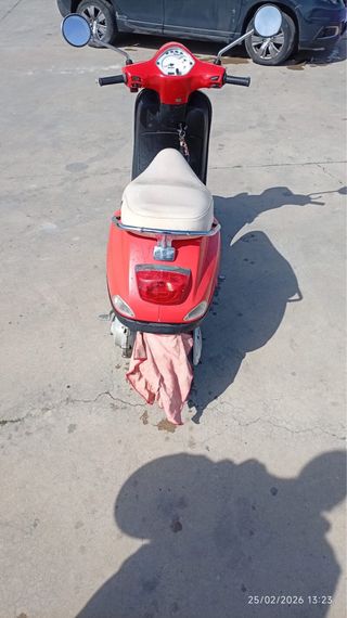Vespa LX 50 2T Roja