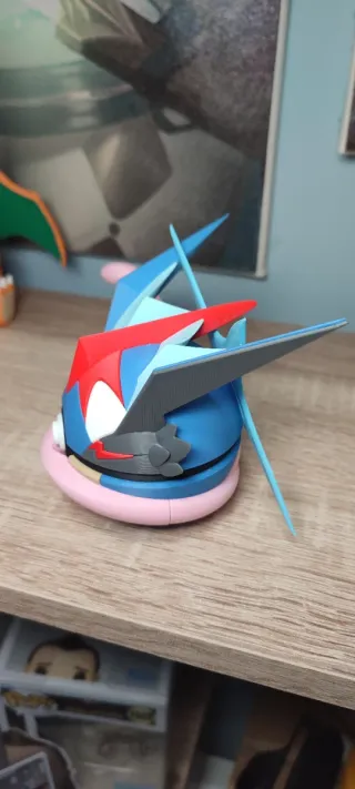 Figura Coleccionable Pokeball Ash-Greninja matte