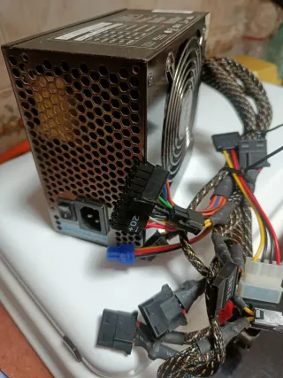 F. Alimentación PC NOX 500W (PCIe x6 ➕ PCIe x4)