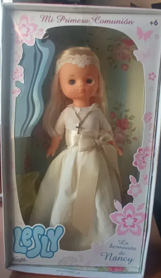 Muñeca Leslie Mi Primera Comunión Famosa
