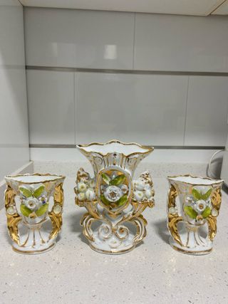 Juego de jarrones antiguos dorados