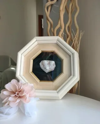 Cameo artigianale con cornice ottagonale