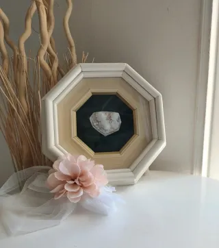 Cameo artigianale con cornice ottagonale