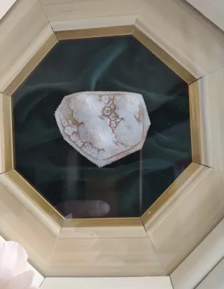 Cameo artigianale con cornice ottagonale