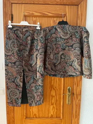Traje Falda y Chaqueta Blanca Martín Talla 38