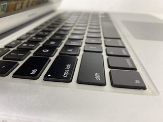 portatil apple apple macbook air core i5 1.6 13 (2015) (a1466)