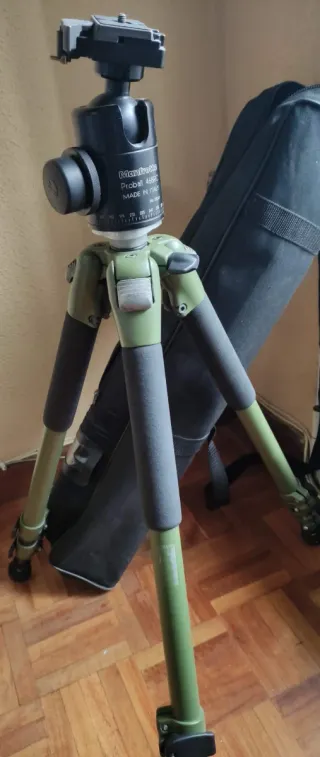 Trípode Manfrotto con rótula