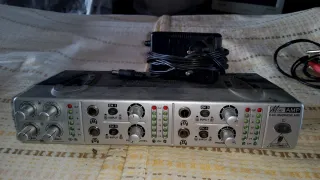 Amplificador Auriculares Behringer Mini AMP 4 Cana