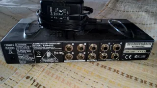 Amplificador Auriculares Behringer Mini AMP 4 Cana