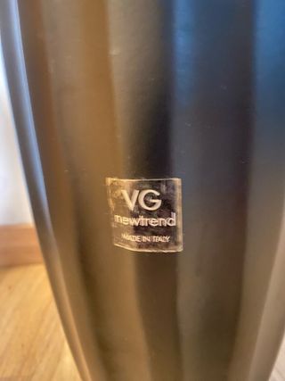 Jarrón alto negro para suelo