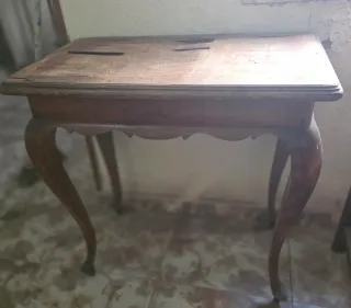 Mesa antigua de madera