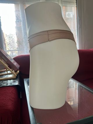Maniqui para ropa interior de mujer.