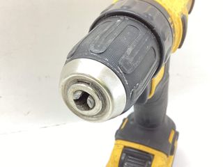 taladro a bateria dewalt dcd710