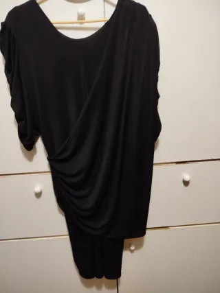 Vestido de fiesta negro con pedrería