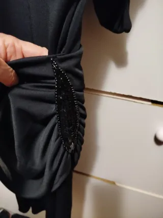 Vestido de fiesta negro con pedrería