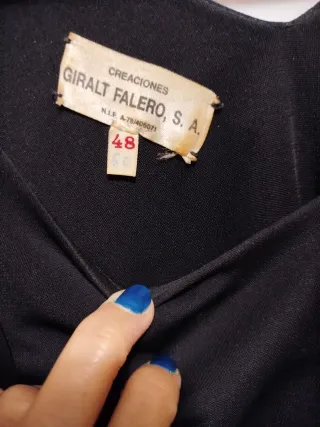 Vestido de fiesta negro con pedrería