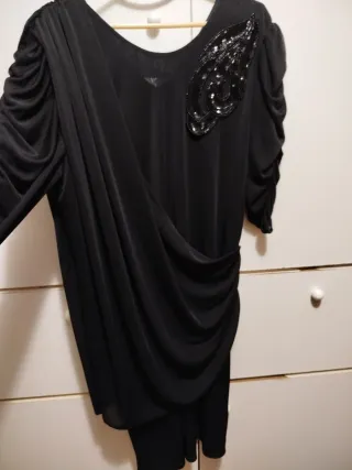 Vestido de fiesta negro con pedrería