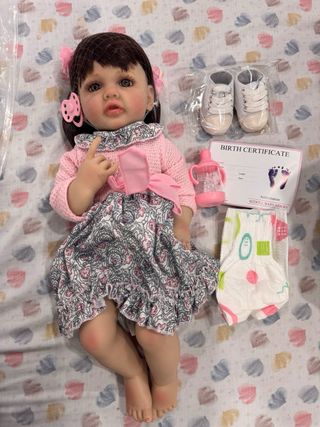 Muñeca bebé realista con accesorios