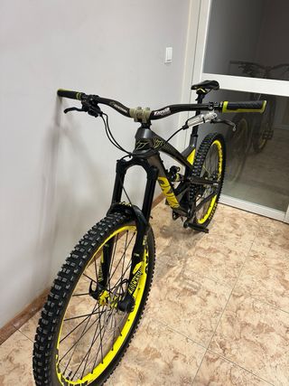 Bicicleta YT Capra Enduro