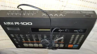 Caja de ritmos digital Kawai R-100